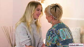 Үлкен сиськи милф еліміздегі дипломатиялық қызметіне табыс тіледі задницу кішкентай сисястой лесбиянке