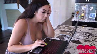 ���हन मुझे प्यार करता है - Kiki Klout