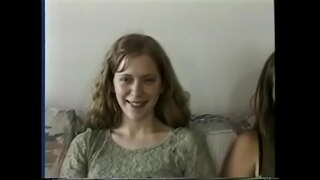 Brunette babe läheb tema super-karvane tuss maitsnud, mida tema parim naissoost sõber