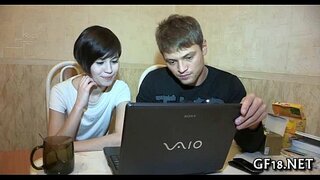 Cute babe ფართოვდება ფეხები