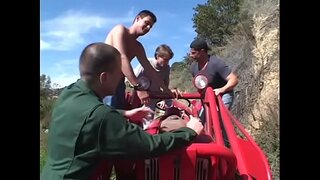 Perverzna crna flozie Kelly Starr sa velikim knockers uživa kada su je četiri pali momci poked u sve njene jebene rupe Perverzna crna flozie Kelly Starr sa velikim knockers uživa kada su je četiri pali momci poked u sve njene jebene rupe